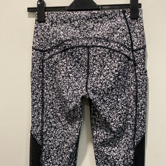 Lululemon Sole Training 7/8 TightDaisy Dust Alpine White Black / Black Size 6 - Picture 14 of 16
